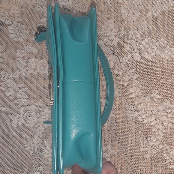 Chanel Boy Bag Turquoise Quilted Lambskin Authentic Rare Like New - Picture 4 of 12